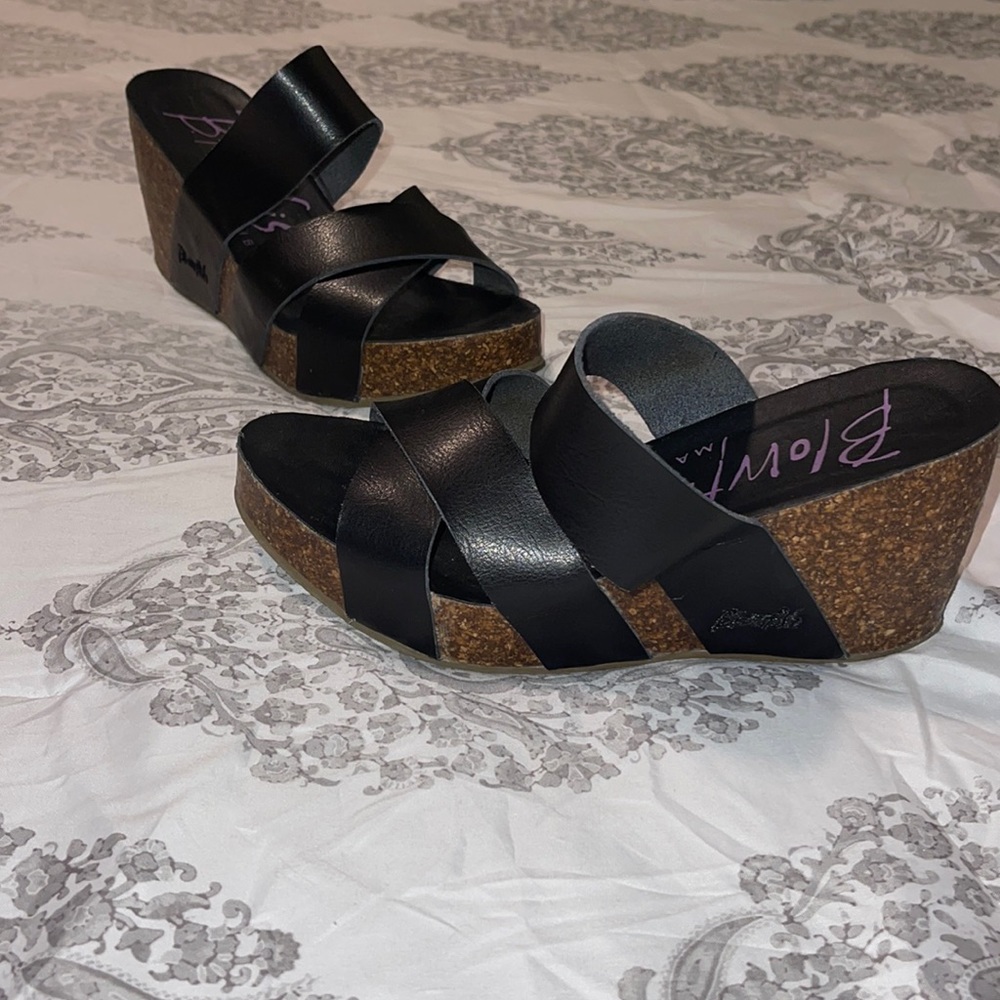 Black Blowfish wedge heels- chunky straps